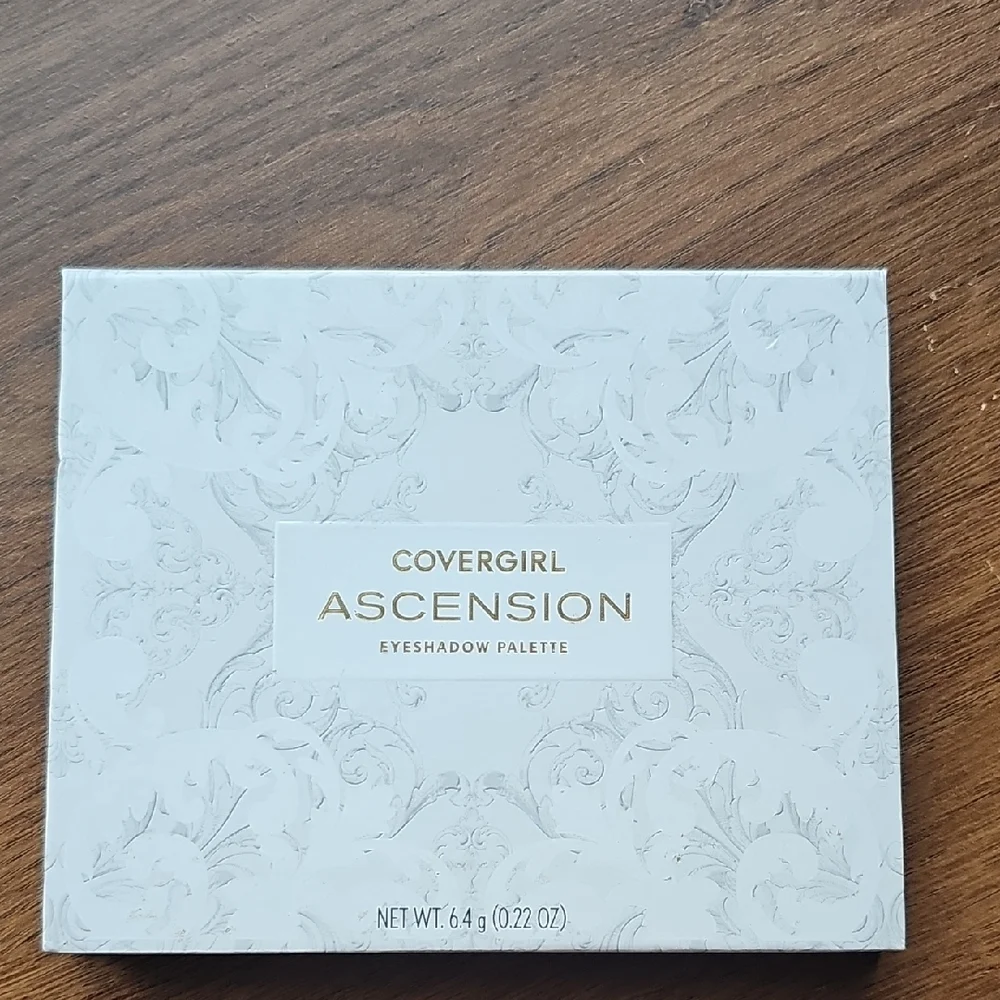 New COVERGIRL Ascension Eyeshadow Palette Royalty Collection Queen Neutral Color